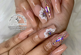 Lynn Nguyen Nails Designer